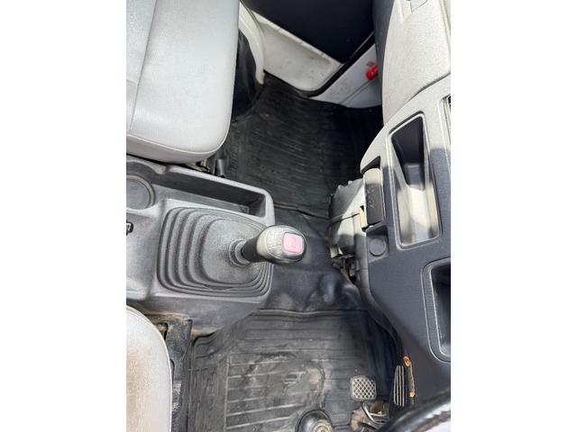 サンバートラック TB 4WD/エアコン/パワステ/5速ミッション/走行35008K台(11枚目)