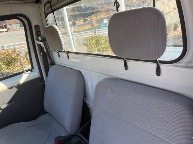 サンバートラック ＴＢ　４ＷＤ／エアコン／パワステ／タイミングベルト交換済み／ＬＥＤヘッドライト／メッキグリル／メッキドアノブカバー／メッキドアノブカバー／社外１２インチアルミホイール（27枚目）