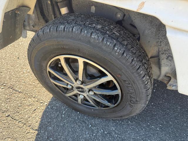 サンバートラック ＴＢ　４ＷＤ／エアコン／パワステ／タイミングベルト交換済み／ＬＥＤヘッドライト／メッキグリル／メッキドアノブカバー／メッキドアノブカバー／社外１２インチアルミホイール（29枚目）