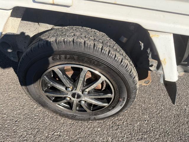 サンバートラック ＴＢ　４ＷＤ／エアコン／パワステ／タイミングベルト交換済み／ＬＥＤヘッドライト／メッキグリル／メッキドアノブカバー／メッキドアノブカバー／社外１２インチアルミホイール（30枚目）