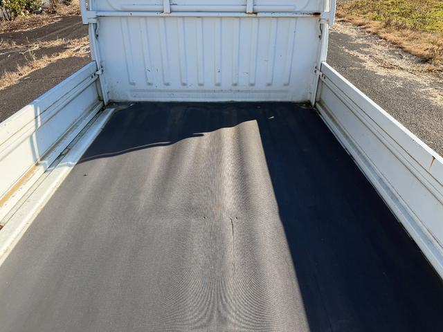 サンバートラック ＴＢ　４ＷＤ／エアコン／パワステ／５速ミッション（11枚目）