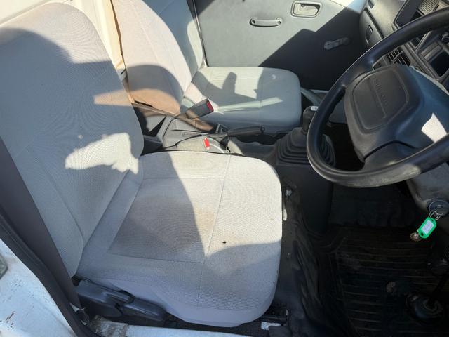 サンバートラック ＴＢ　４ＷＤ／エアコン／パワステ／５速ミッション（19枚目）