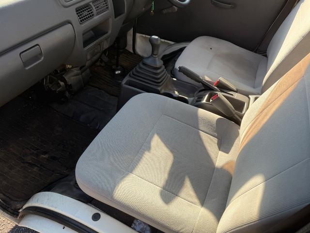 サンバートラック ＴＢ　４ＷＤ／エアコン／パワステ／５速ミッション（22枚目）