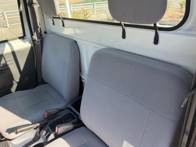 サンバートラック ＴＣ　４ＷＤ／エアコン／パワステ／５速ミッション／タイミングベルト交換済み／車検令和９年５月（19枚目）