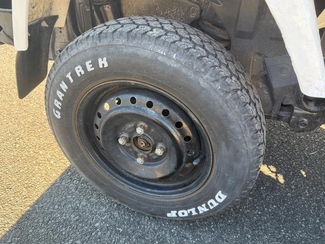 サンバートラック ＴＣ　４ＷＤ／エアコン／パワステ／５速ミッション／タイミングベルト交換済み／車検令和９年５月（22枚目）