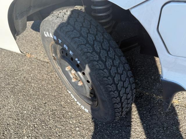 サンバートラック ＴＣ　４ＷＤ／エアコン／パワステ／５速ミッション／タイミングベルト交換済み／車検令和９年５月（24枚目）