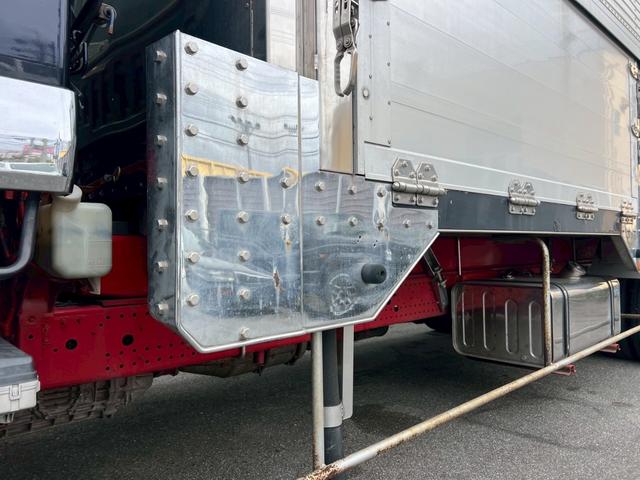 フォワード ベースグレード　冷凍冷蔵ウイング　造りボディ　ダブルアーチ　９５アオリ　１９．５アルミホイール　内寸　長さ６４００　幅２１８０　高さ２１５０（9枚目）