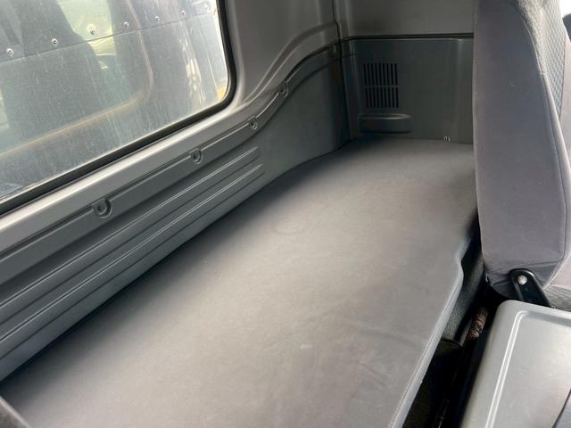 フォワード ベースグレード　冷凍冷蔵ウイング　造りボディ　ダブルアーチ　９５アオリ　１９．５アルミホイール　内寸　長さ６４００　幅２１８０　高さ２１５０（14枚目）