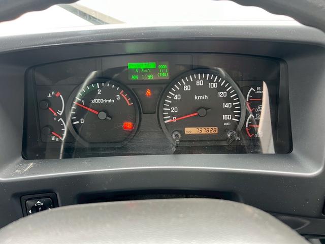 フォワード ベースグレード　冷凍冷蔵ウイング　造りボディ　ダブルアーチ　９５アオリ　１９．５アルミホイール　内寸　長さ６４００　幅２１８０　高さ２１５０（18枚目）