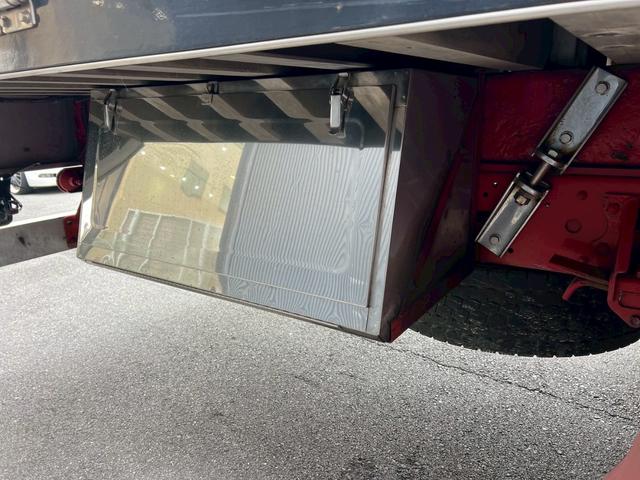 フォワード ベースグレード　冷凍冷蔵ウイング　造りボディ　ダブルアーチ　９５アオリ　１９．５アルミホイール　内寸　長さ６４００　幅２１８０　高さ２１５０（39枚目）