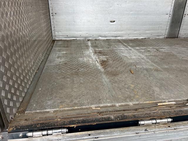 フォワード ベースグレード　冷凍冷蔵ウイング　造りボディ　ダブルアーチ　９５アオリ　１９．５アルミホイール　内寸　長さ６４００　幅２１８０　高さ２１５０（42枚目）