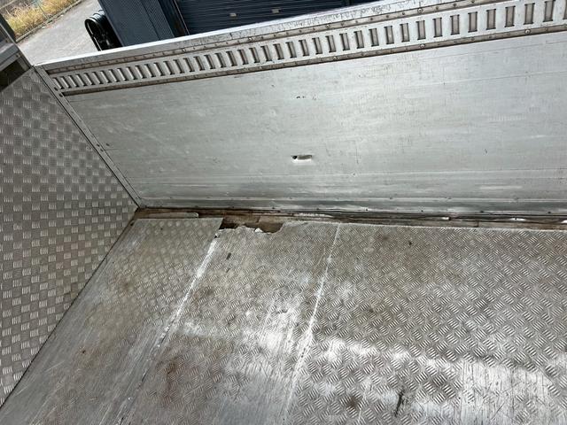 フォワード ベースグレード　冷凍冷蔵ウイング　造りボディ　ダブルアーチ　９５アオリ　１９．５アルミホイール　内寸　長さ６４００　幅２１８０　高さ２１５０（47枚目）