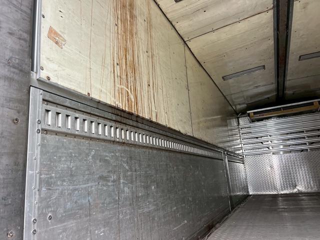 フォワード ベースグレード　冷凍冷蔵ウイング　造りボディ　ダブルアーチ　９５アオリ　１９．５アルミホイール　内寸　長さ６４００　幅２１８０　高さ２１５０（48枚目）