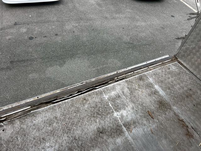 フォワード ベースグレード　冷凍冷蔵ウイング　造りボディ　ダブルアーチ　９５アオリ　１９．５アルミホイール　内寸　長さ６４００　幅２１８０　高さ２１５０（50枚目）