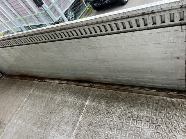 フォワード ベースグレード　冷凍冷蔵ウイング　造りボディ　ダブルアーチ　９５アオリ　１９．５アルミホイール　内寸　長さ６４００　幅２１８０　高さ２１５０（51枚目）