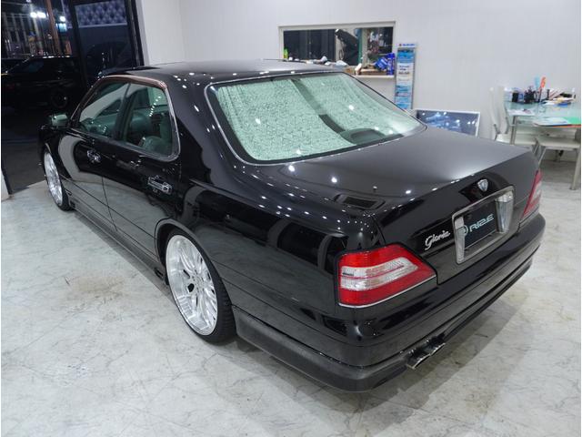 グロリア グランツーリスモ　エクストラエディション　ブロアムフェイス　サンルーフ　ローダウン　フルエアロ　マフラー　マルチ無し　社外オーディオ　バックカメラ　ＥＴＣ　新品２０インチアルミホイール　全塗装（21枚目）