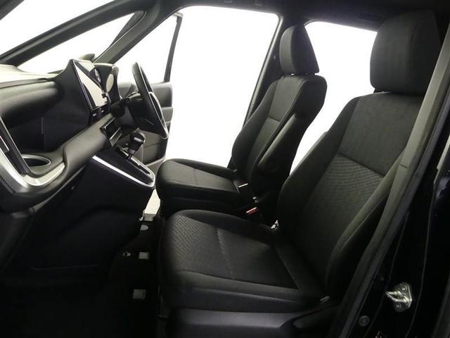 助手席側です！足元に余裕があり、広々とした車内なのでストレスも感じにくいですよ♪