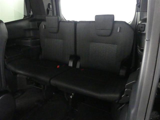 ３列目シートもひろびろとしたスペースを確保しています。大人数でのお出かけもばっちりです！