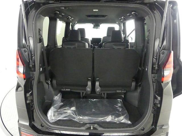 リヤシートのシートバックを倒せば、更に積載容量が広くなり、よりたくさんの荷物の収納長尺の荷物の収納が可能になります♪