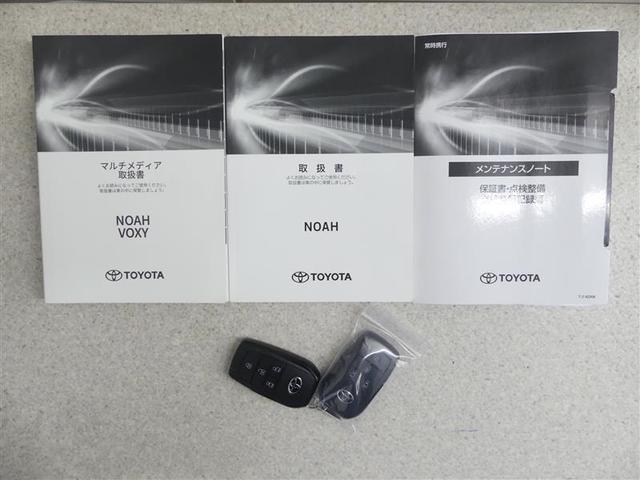 スマートキーはポケットやバッグに入れておけば、ノブに触れただけでロックの解除が可能です！あとはブレーキを踏んでスイッチを押すだけ！簡単にエンジンをかける事ができます♪