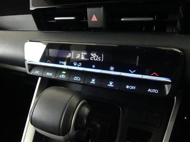 左右独立温度コントロールフルオートエアコンです。運転席、助手席それぞれで独立して温度設定ができます。冷え性の方が乗っても安心ですね♪