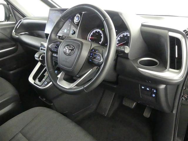 高いホールド性で運転姿勢が安定します。長距離ドライブでも疲れにくいのが魅力です。快適なドライビングライフをお送りください♪