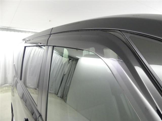 タバコを吸われる方は窓を少しだけ開けても雨が入ってこずに煙だけ社外に追い出せます。