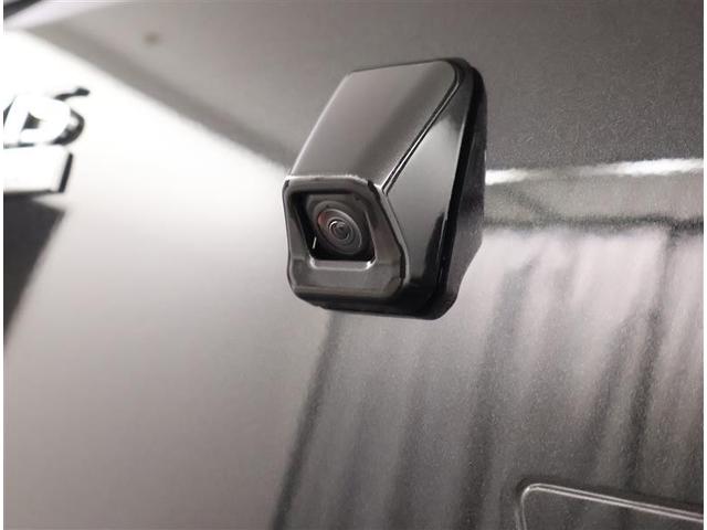 バックカメラが付いているので後方確認が非常にしやすいです。今や運転初心者も熟練者も必須装備！ついていて損はないですね♪