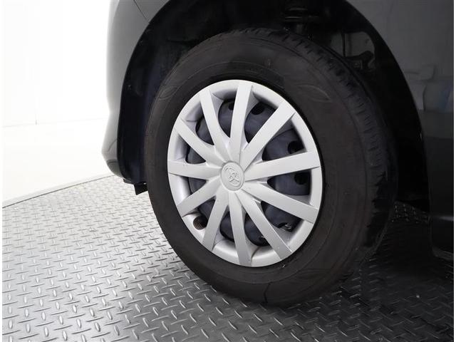 スポーティな印象を与える純正ホイールです。どこまでも走っていきたくなるようなデザインですね♪