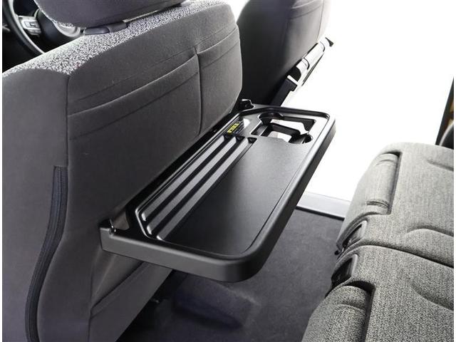 後席にもドリンクホルダー付き！