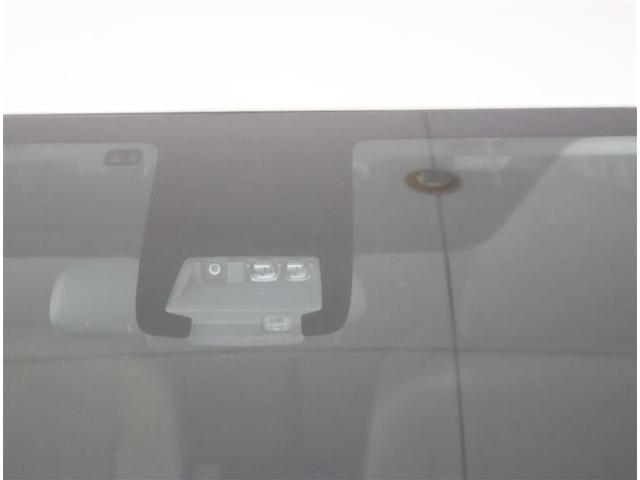 シエンタ ハイブリッドＧ　フルセグ　メモリーナビ　ＤＶＤ再生　バックカメラ　衝突被害軽減システム　ＥＴＣ　両側電動スライド　乗車定員７人　３列シート　ワンオーナー（9枚目）