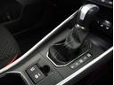 親しみやすいシフトです。　坂道や信号の多い日本では操作が簡単でいいです。　シフトチェンジしやすい所に配置されているので操作し易いですよ。