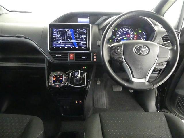 ノア ハイブリッドＧ　フルセグ　メモリーナビ　ＤＶＤ再生　後席モニター　バックカメラ　衝突被害軽減システム　ＥＴＣ　電動スライドドア　ＬＥＤヘッドランプ　乗車定員７人　３列シート　ワンオーナー（4枚目）