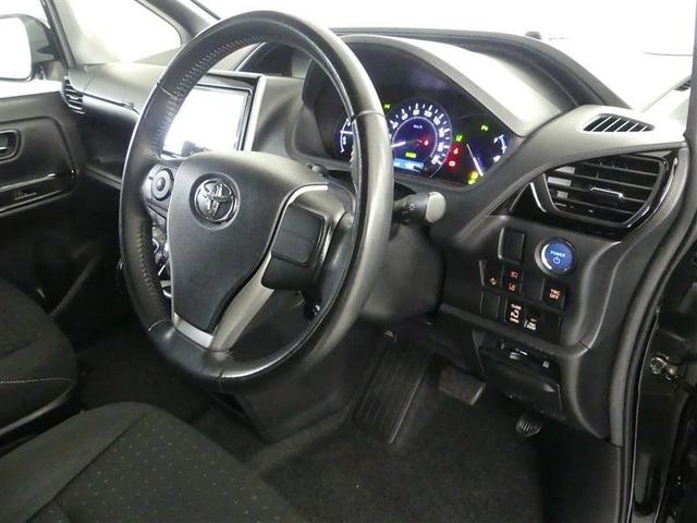 ノア ハイブリッドＧ　フルセグ　メモリーナビ　ＤＶＤ再生　後席モニター　バックカメラ　衝突被害軽減システム　ＥＴＣ　電動スライドドア　ＬＥＤヘッドランプ　乗車定員７人　３列シート　ワンオーナー（30枚目）