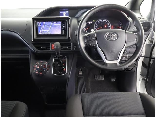 ヴォクシー Ｘ　Ｃパッケージ　ワンセグ　メモリーナビ　バックカメラ　ＥＴＣ　ウオークスルー　乗車定員８人　３列シート　ワンオーナー（4枚目）