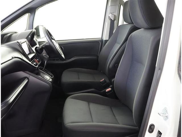 ヴォクシー Ｘ　Ｃパッケージ　ワンセグ　メモリーナビ　バックカメラ　ＥＴＣ　ウオークスルー　乗車定員８人　３列シート　ワンオーナー（10枚目）