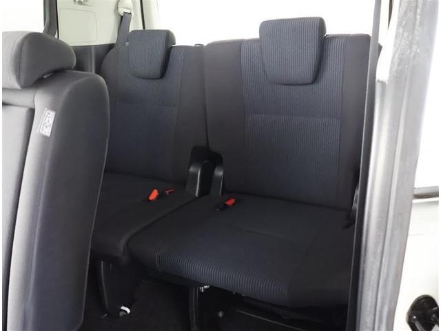 ヴォクシー Ｘ　Ｃパッケージ　ワンセグ　メモリーナビ　バックカメラ　ＥＴＣ　ウオークスルー　乗車定員８人　３列シート　ワンオーナー（12枚目）