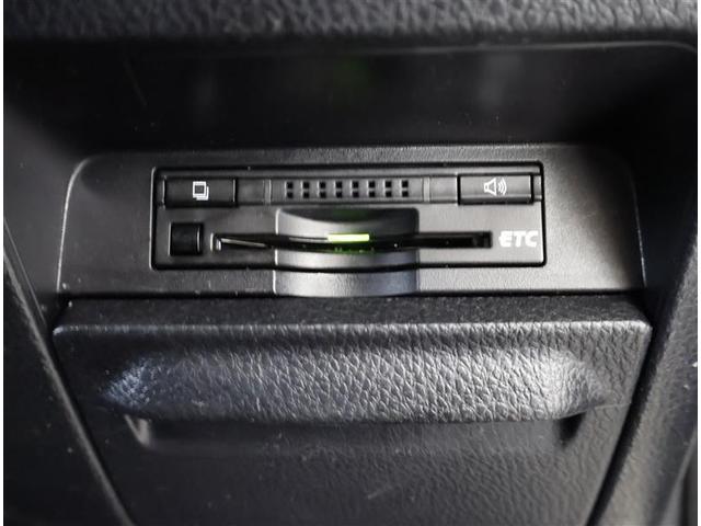 ヴォクシー Ｘ　Ｃパッケージ　ワンセグ　メモリーナビ　バックカメラ　ＥＴＣ　ウオークスルー　乗車定員８人　３列シート　ワンオーナー（26枚目）