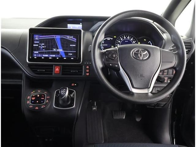 ノア ハイブリッドＸ　フルセグ　メモリーナビ　ＤＶＤ再生　後席モニター　バックカメラ　衝突被害軽減システム　ＥＴＣ　両側電動スライド　ＬＥＤヘッドランプ　乗車定員７人　３列シート　ワンオーナー（4枚目）