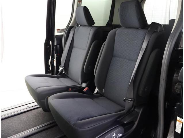 ノア ハイブリッドＸ　フルセグ　メモリーナビ　ＤＶＤ再生　後席モニター　バックカメラ　衝突被害軽減システム　ＥＴＣ　両側電動スライド　ＬＥＤヘッドランプ　乗車定員７人　３列シート　ワンオーナー（12枚目）