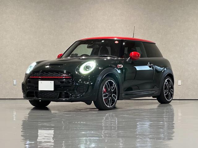 ＭＩＮＩ ジョンクーパーワークス　ユーザー買取車　ワンオーナー　６速マニュアル　レベルグリーンＩＩトーン　ＥＴＣ２．０　　バックカメラ　純正ナビ（2枚目）