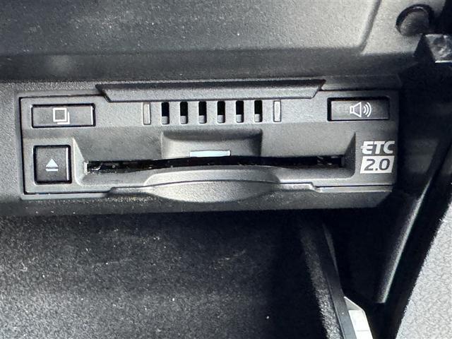 ＲＸ ＲＸ３００　Ｆスポーツ　革シート　サンルーフ　４ＷＤ　フルセグ　メモリーナビ　ＤＶＤ再生　ミュージックプレイヤー接続可　バックカメラ　衝突被害軽減システム　ＥＴＣ　ＬＥＤヘッドランプ　ワンオーナー　記録簿（8枚目）