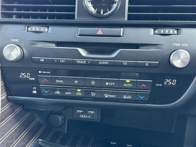 ＲＸ ＲＸ３００　Ｆスポーツ　革シート　サンルーフ　４ＷＤ　フルセグ　メモリーナビ　ＤＶＤ再生　ミュージックプレイヤー接続可　バックカメラ　衝突被害軽減システム　ＥＴＣ　ＬＥＤヘッドランプ　ワンオーナー　記録簿（15枚目）