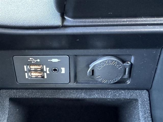 ＲＸ ＲＸ３００　Ｆスポーツ　革シート　サンルーフ　４ＷＤ　フルセグ　メモリーナビ　ＤＶＤ再生　ミュージックプレイヤー接続可　バックカメラ　衝突被害軽減システム　ＥＴＣ　ＬＥＤヘッドランプ　ワンオーナー　記録簿（18枚目）