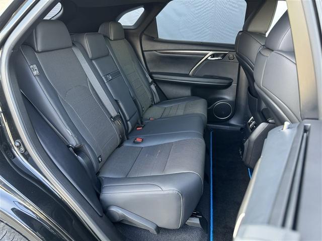 ＲＸ ＲＸ３００　Ｆスポーツ　革シート　サンルーフ　４ＷＤ　フルセグ　メモリーナビ　ＤＶＤ再生　ミュージックプレイヤー接続可　バックカメラ　衝突被害軽減システム　ＥＴＣ　ＬＥＤヘッドランプ　ワンオーナー　記録簿（27枚目）