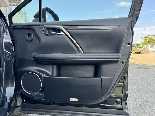 ＲＸ ＲＸ３００　Ｆスポーツ　革シート　サンルーフ　４ＷＤ　フルセグ　メモリーナビ　ＤＶＤ再生　ミュージックプレイヤー接続可　バックカメラ　衝突被害軽減システム　ＥＴＣ　ＬＥＤヘッドランプ　ワンオーナー　記録簿（32枚目）