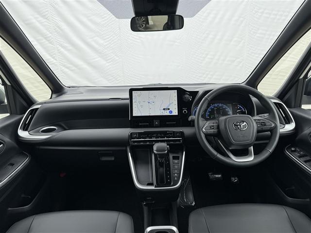 ノア ハイブリッドＳ－Ｚ　フルセグ　メモリーナビ　ＤＶＤ再生　ミュージックプレイヤー接続可　後席モニター　バックカメラ　衝突被害軽減システム　ＥＴＣ　両側電動スライド　ＬＥＤヘッドランプ　乗車定員７人　３列シート（3枚目）