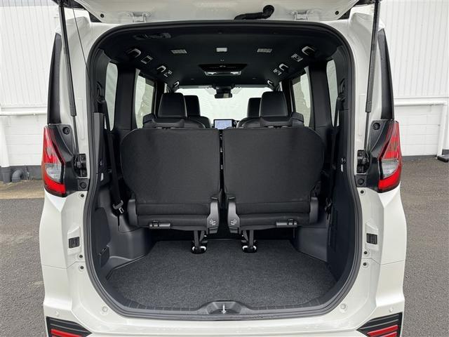 ノア S-Z 4WD フルセグ メモリーナビ DVD再生 ミュージックプレイヤー接続可 後席モニター バックカメラ 衝突被害軽減システム ETC 両側電動スライド LEDヘッドランプ 乗車定員7人 3列シート(4枚目)