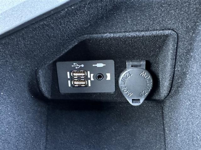 ＩＳ ＩＳ３００　ＦスポーツモードブラックＩＩＩ　サンルーフ　フルセグ　メモリーナビ　ＤＶＤ再生　ミュージックプレイヤー接続可　バックカメラ　衝突被害軽減システム　ＥＴＣ　ドラレコ　ＬＥＤヘッドランプ　ワンオーナー　記録簿　アイドリングストップ（12枚目）