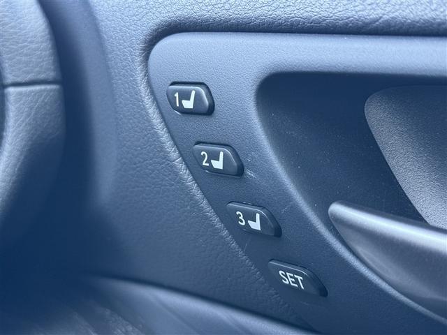 ＩＳ ＩＳ３００　ＦスポーツモードブラックＩＩＩ　サンルーフ　フルセグ　メモリーナビ　ＤＶＤ再生　ミュージックプレイヤー接続可　バックカメラ　衝突被害軽減システム　ＥＴＣ　ドラレコ　ＬＥＤヘッドランプ　ワンオーナー　記録簿　アイドリングストップ（26枚目）